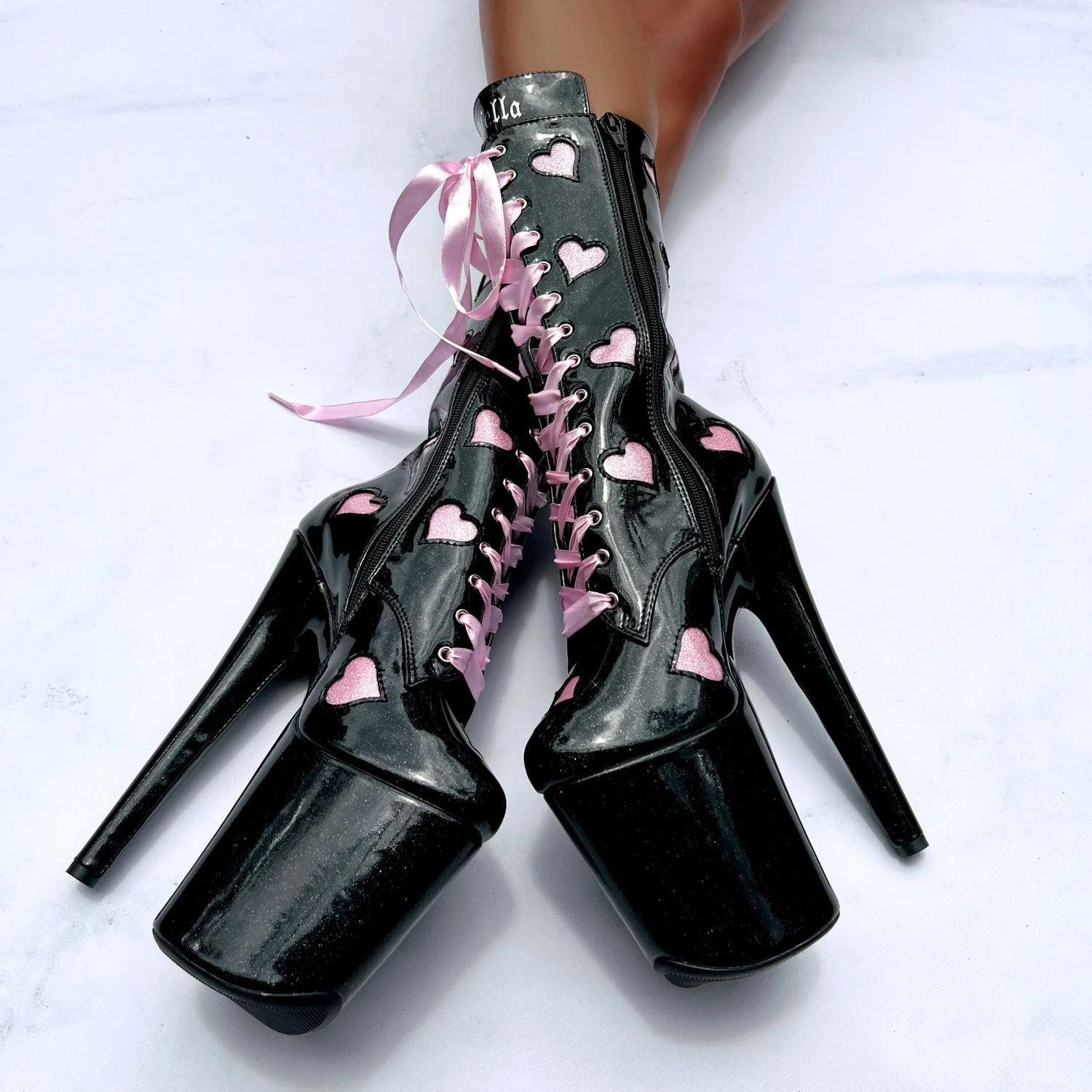 HEELS NOT ON SALE AND NO HOAH